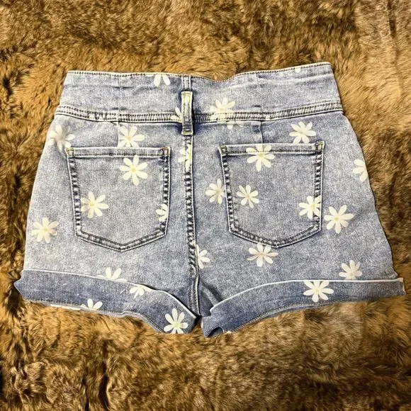 No Boundaries NOBO Daisy Print Denim Shorts • Juniors 9 • Double-Button Cuffed - Picture 4 of 10
